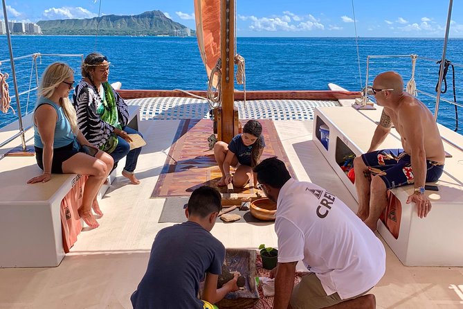 Polynesian Canoe Morning Sail - Small group sailing: why max 6 people makes a difference