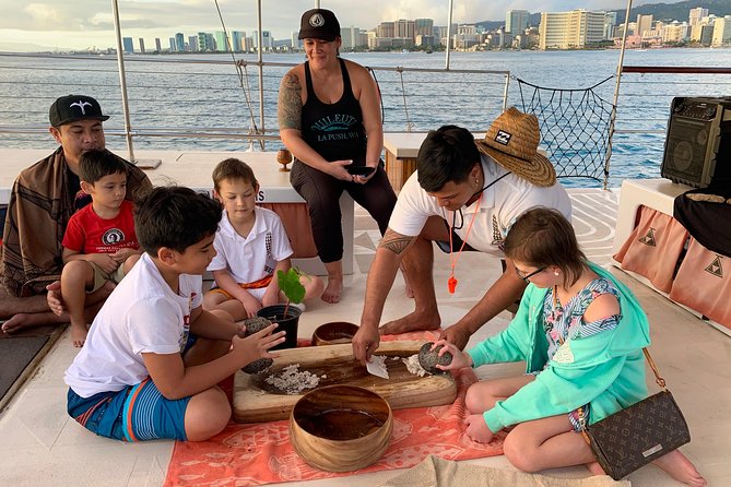 Polynesian Canoe Sunset Sail - The sunset and the view: best practices for enjoying it fully