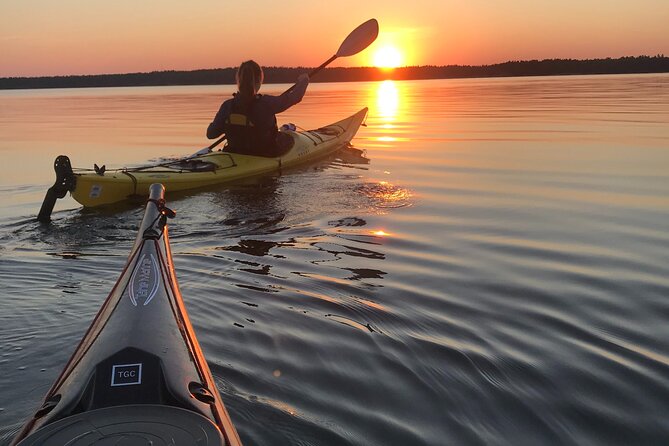 PRIVATE Sunset Kayaking in Stockholm Archipelago Nature Reserve - Choosing your kayak: what the “gear moment” is like