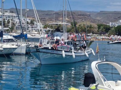 Puerto Rico, Gran Canaria: boat trip, drinks, food, paddle surfing, snorkeling - Optional jet ski and parasailing: where extras fit in