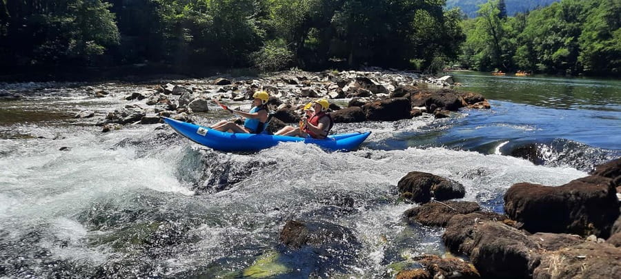 Rafting/Kayaking adventure river Kupa - Rafts vs kayaks: what you’ll likely ride