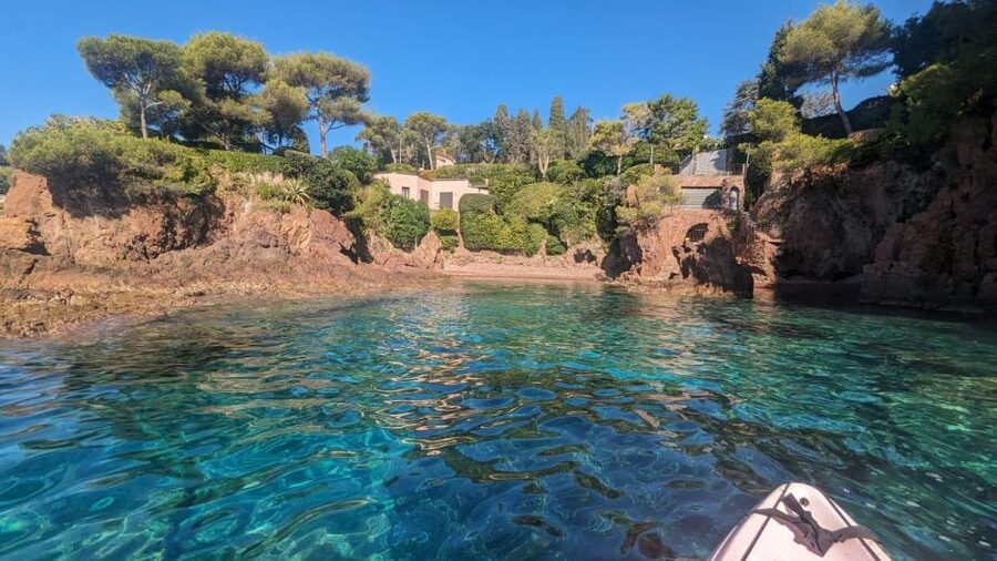 Rando Kayak Agay Guided Visit - The paddle route: Esterel creeks and red-rock zig-zags