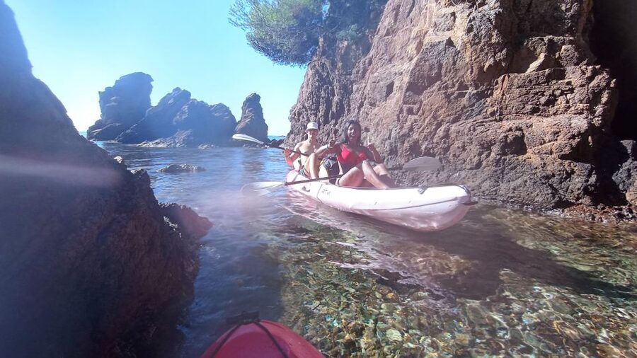 Rando Kayak Agay Guided Visit - Optional swimming break, with the coast as your backdrop
