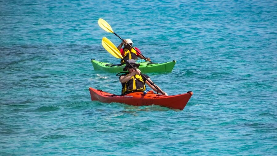 Rent canoe - kayak Riomaggiore - Getting on the Water from the Riomaggiore Marina