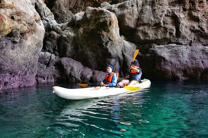 Sagres: Praia Da Ingrina Caves Guided Kayaking Tour - Praia do Barranco: the built-in break for swim and recharge