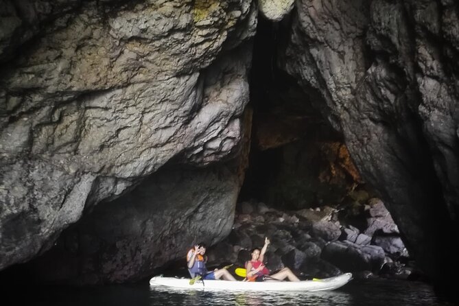 Sagres: Praia Da Ingrina Caves Guided Kayaking Tour - Sliding along the Ingrina–Barranco coastline and grottos
