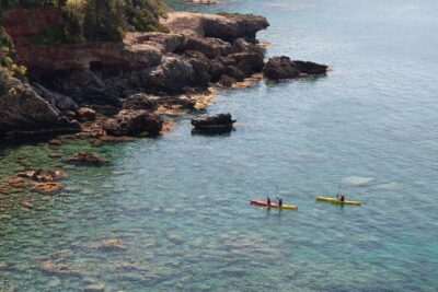 Sea Kayak in Kardamili - Getting ready at the Kardamyli harbor: the part that saves your trip