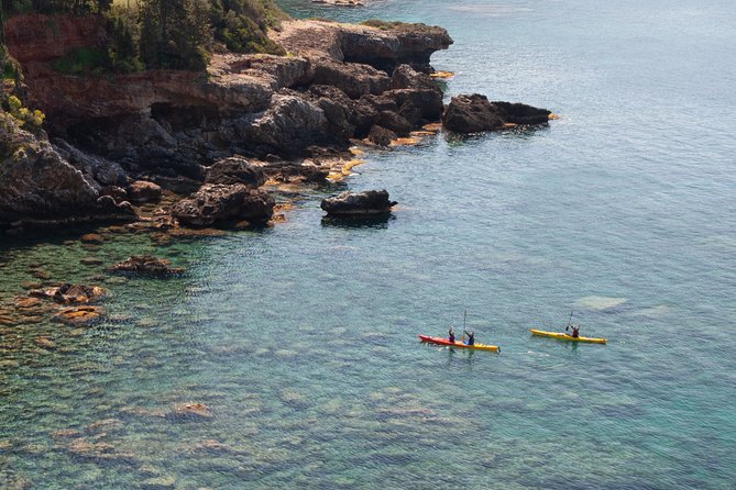 Sea Kayak in Kardamili - Getting ready at the Kardamyli harbor: the part that saves your trip