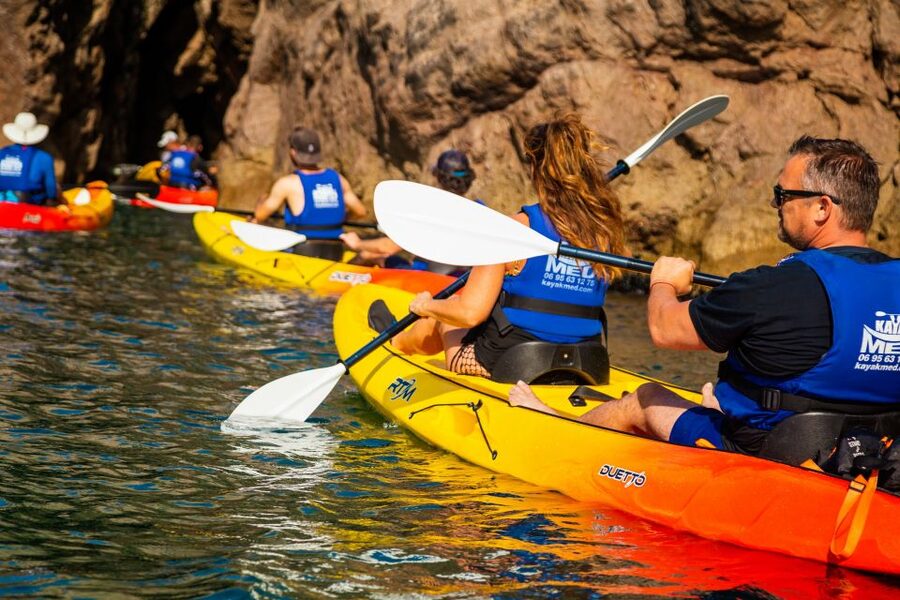 Sea kayak tour: Sète, the French pearl of the Mediterranean - Corniche Cliffs and Small Marine Caves: The Scenic Payoff