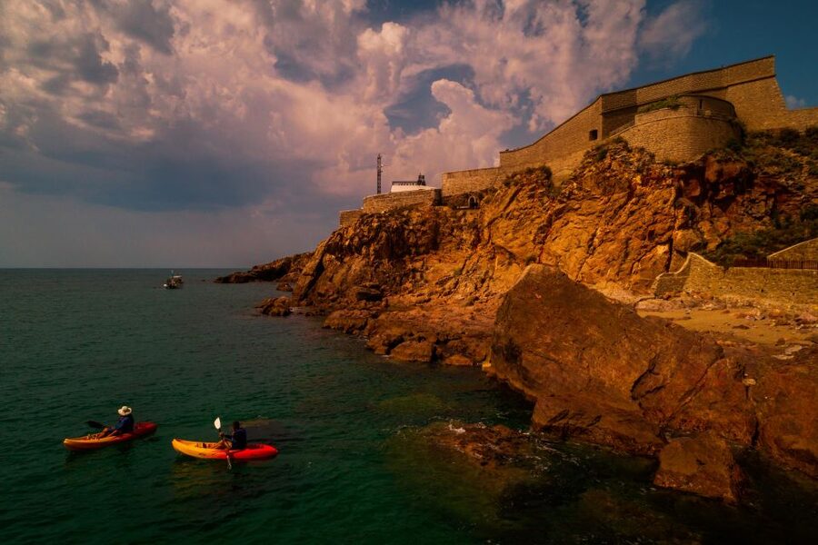Sea kayak tour: Sète, the French pearl of the Mediterranean - 150 Minutes on the Clock: The Flow of the Tour