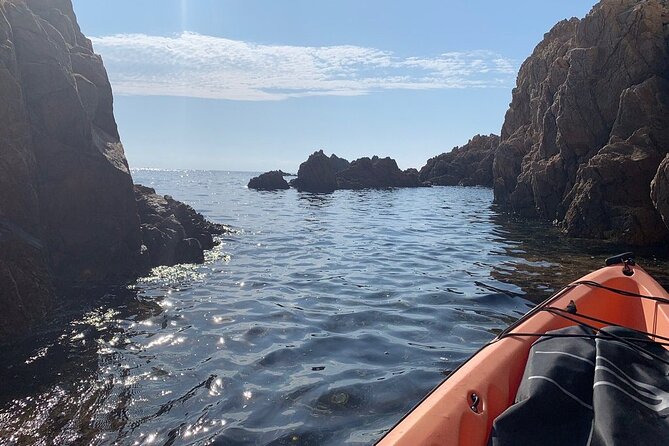 Sea kayaking in the heart of the Ramatuelle Nature Reserve - Kayaking in the 3 Caps Nature Reserve: pacing, views, and getting away from crowds