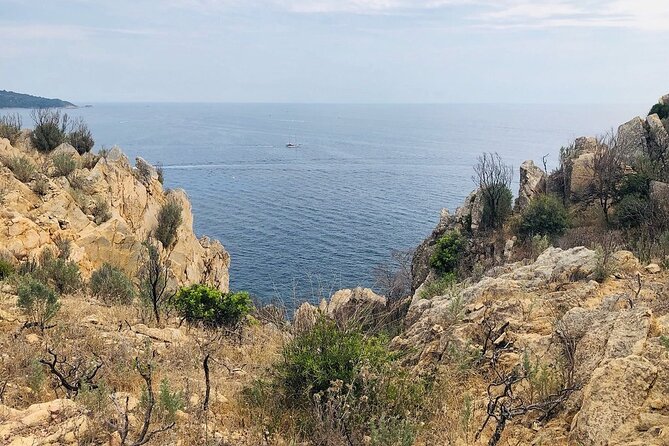 Sea kayaking in the heart of the Ramatuelle Nature Reserve - What to bring (so you stay comfortable, not just brave)