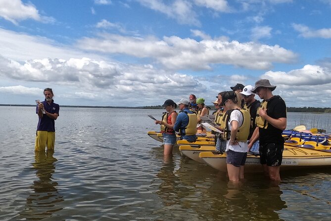 Self-Guided Noosa Everglades Kayak Tour - Beyond paddling: using the kayak as a transport tool