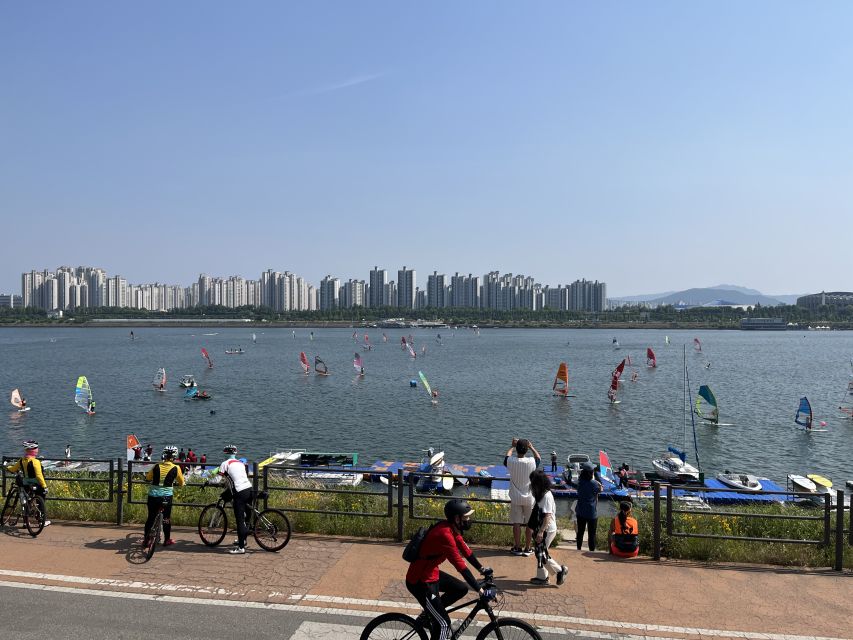 Seoul: Stand Up Paddle Board (SUP) & Kayak in Han River - Riverside comfort: lounge, showers, lockers, and the photo shoot