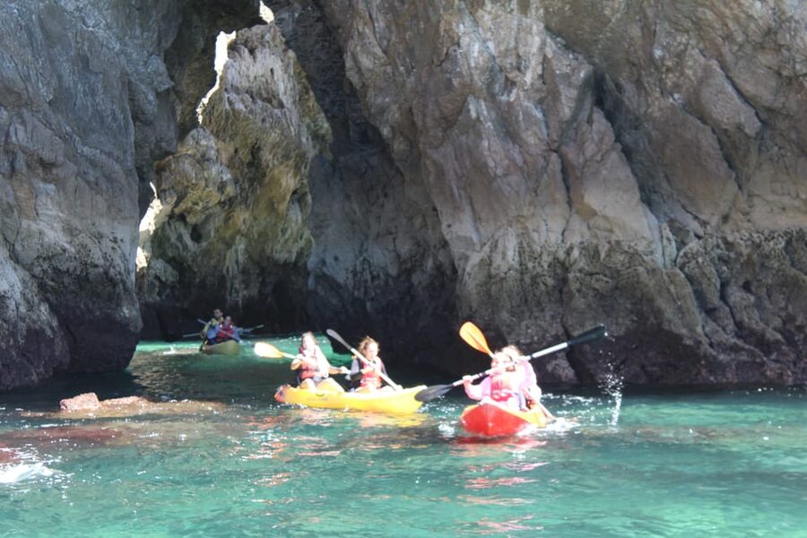 Sesimbra: Ribeiro Cavalo Beach, Caves, & Arrábida Kayak Tour - Ribeiro do Cavalo beach stop: calm water and the real rest break