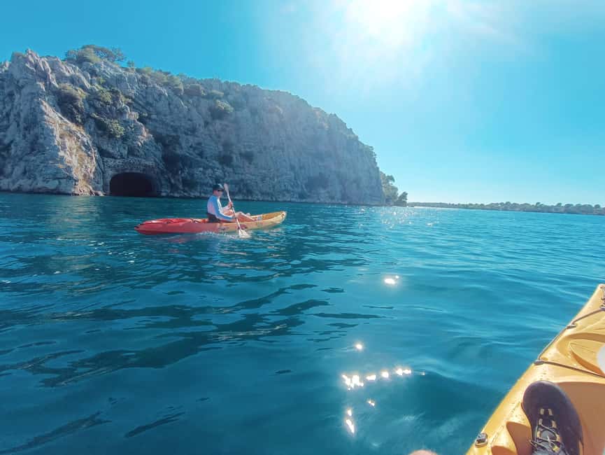 Šibenik: Sea Kayaking Tour to St. Nicholas Fortress - The secret beach swim next to the caves