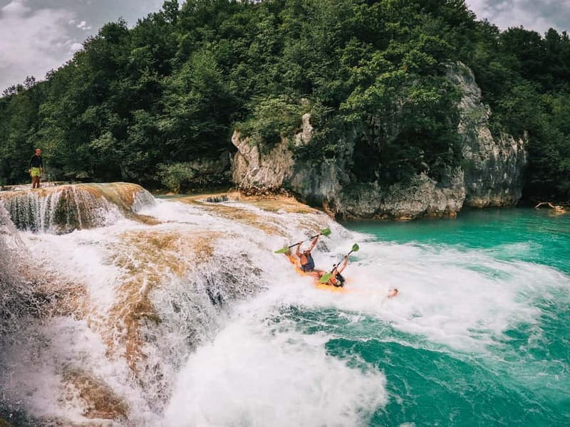Slunj: River and Waterfalls Kayaking on Mrežnica river - Swimming stops in turquoise water: why this works so well in summer