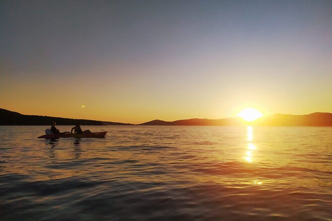 Split Sunset Sea Kayaking Tour - Getting the Sunset Shots: Guide Photos + Sea-Front Chill