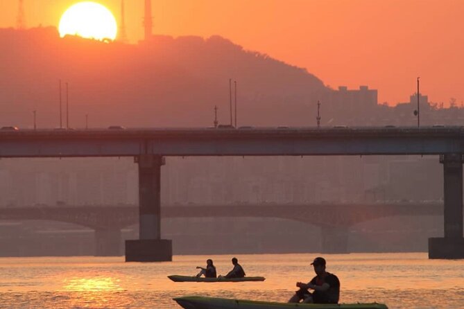 Stand Up Paddle Board (SUP) and Kayak Activities in Han River - SUP vs. Kayak: what to choose for your comfort level