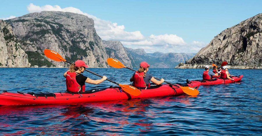Stavanger: Guided Kayaking in Lysefjord - Safety briefing and your first steps with the group