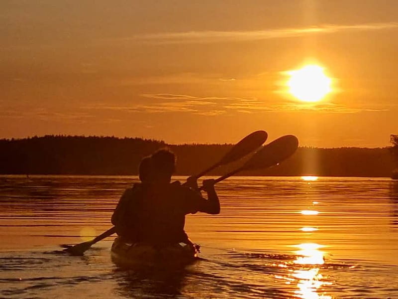 Stockholm: Sunset Kayak Tour on Lake Mälaren with Tea & Cake - Paddling the inner archipelago: about 7 km of slow-motion scenery