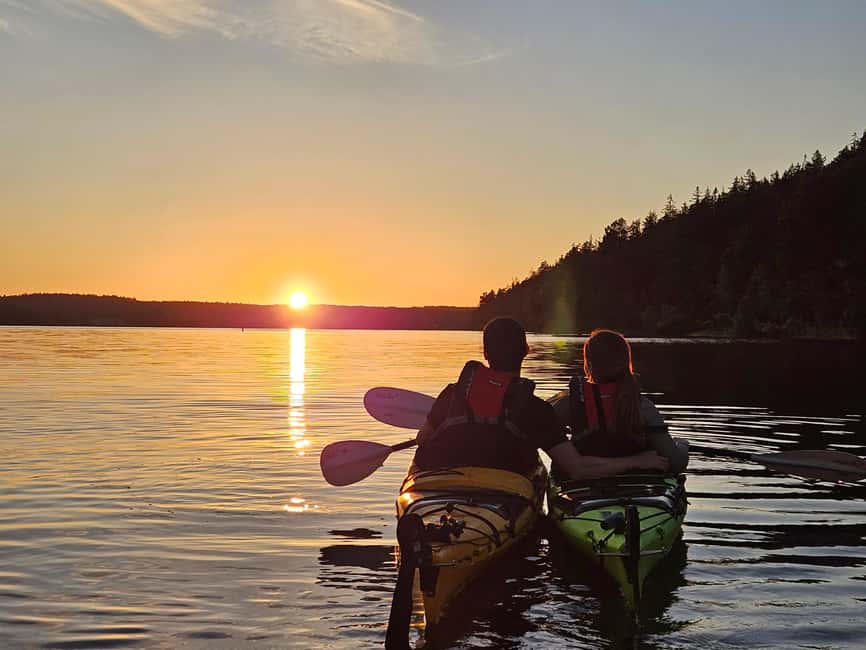 Stockholm: Sunset Kayak Tour on Lake Mälaren with Tea & Cake - Getting there: central Stockholm pickup to Kallhälls Station or Riddarholmen