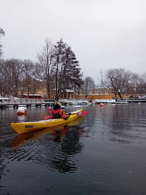Stockholm: Winter Kayaking Tour through the City Centre - Meeting at LEK MER | Eden kajak & SUP (Kungsholmen) and the 30-Min Safety Brief