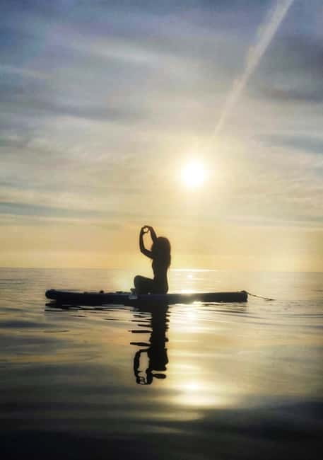 Sunset+paddle surf with music+fotos&videos Barceloneta+snack - Your energetic instructor and the beginner-friendly basics