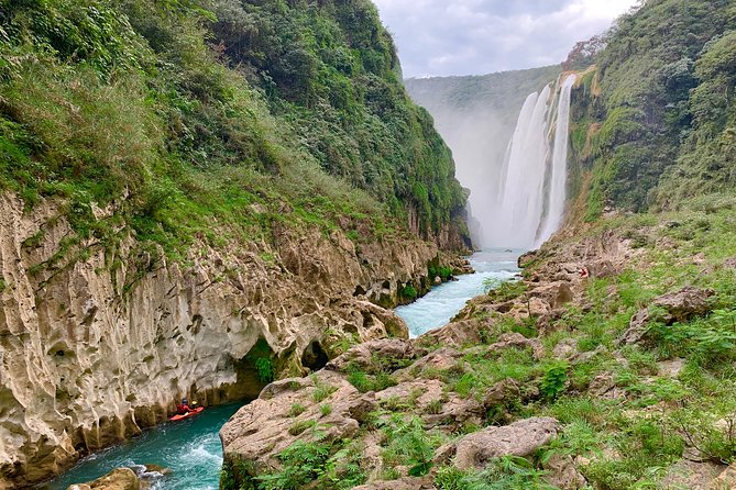 Tamul waterfall and water cave on a wooden canoe - Key things to know before you go