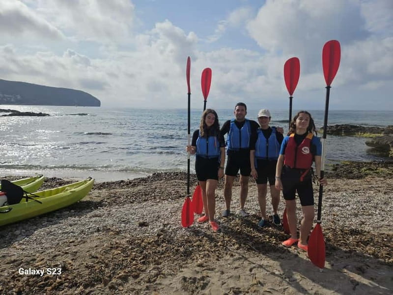 Tour kayak Moraira - Benitatxell (Cala Moraig) - Safety and comfort: what the support boat changes