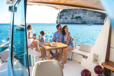 Traditional boat 10 beaches in the south of Menorca. Snorkeling, SUP and drinks - The traditional boat and small-group comfort that actually matters