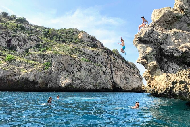Uncharted Marine Reserve Cave, Snorkel & Cliff Jumping Kayak Tour - The work of getting back in: where things can get tricky