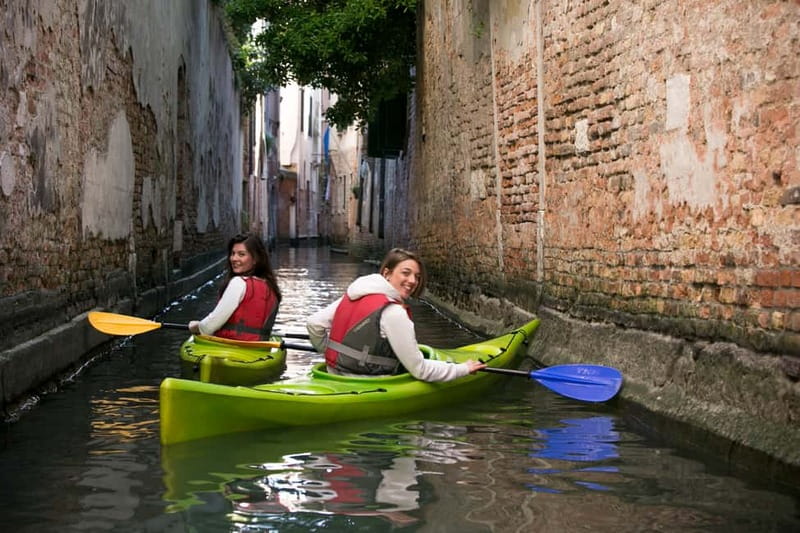 Venice: Guided Canal Kayak Tour at Day, Night, or Sunset - Key reasons this kayak tour works so well