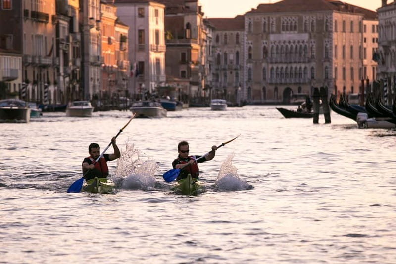 Venice: Guided Canal Kayak Tour at Day, Night, or Sunset - Where you meet and how the start sets you up