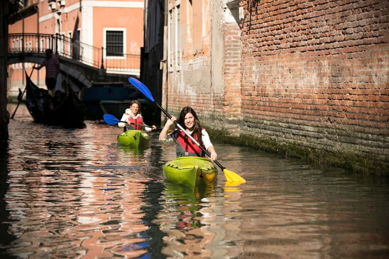 Venice: Guided Canal Kayak Tour at Day, Night, or Sunset - The safety class: what you’re actually learning before you go