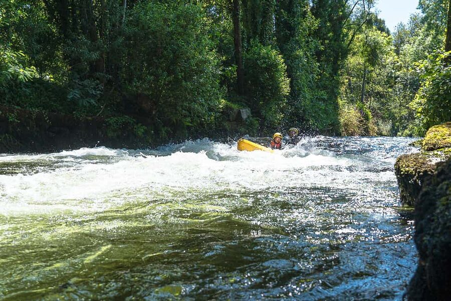 Viana do Castelo: Kayak Tour at Lima River - Açudes section dam crossings: how “adventure” stays controlled