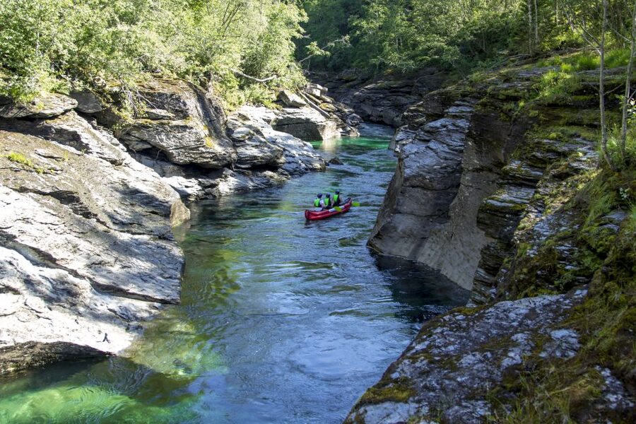 Voss: Raundal River Guided Canoe Tour - Meeting at Evangervegen 32: What the First Hour Feels Like