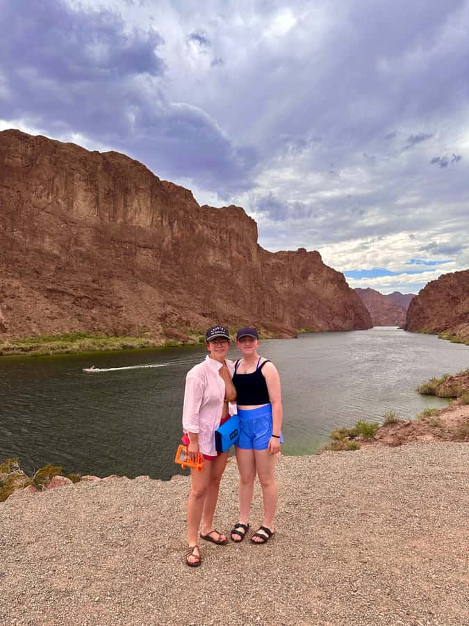Willow Beach: 5 Coves & 2 Caves Emerald Cave Kayaking Tour - Five coves and two cave stops: why the scenery changes often