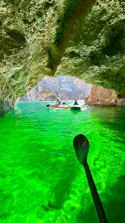 Willow Beach: 5 Coves & 2 Caves Emerald Cave Kayaking Tour - What your stop at Emerald Cove is really like