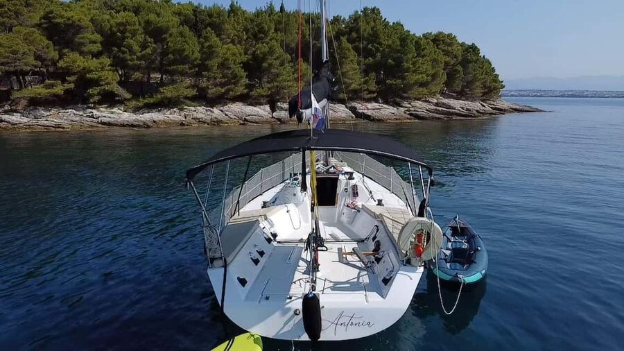 Zadar: Island cruise with drinks, snorkeling and kayaking - A half-day escape from Zadar to the coves