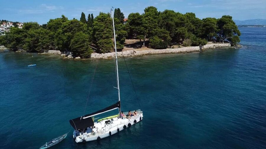Zadar: Island cruise with drinks, snorkeling and kayaking - Kali and the Ugljan-side break: time on shore, drinks on board